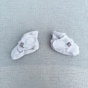 Goumi White Stay On Velcro Booties - 0 to 3 Months